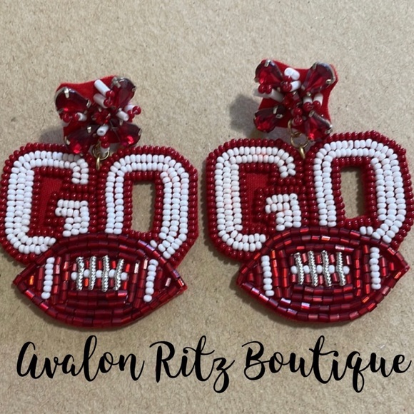 🎉♥️Game Day Beaded Football Earrings - Picture 2 of 2